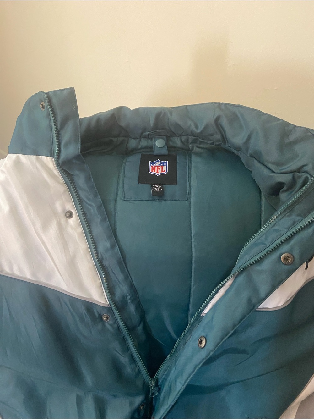 Philadelphia Eagles Teal & White Vintage NFL Jacket - Picture 3 of 3